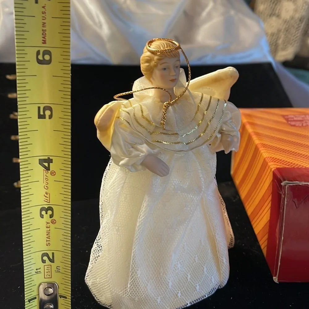 Avon Vtg Collectible Ornament “Victorian Angel” In orig box